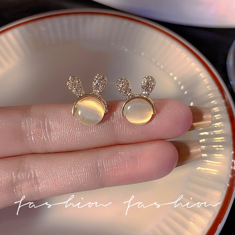 S925 Silver Needle Korean cute cat's eye Stone Rabbit 2025 New Style Trendy and stylish trendy small stud earrings for women full figure