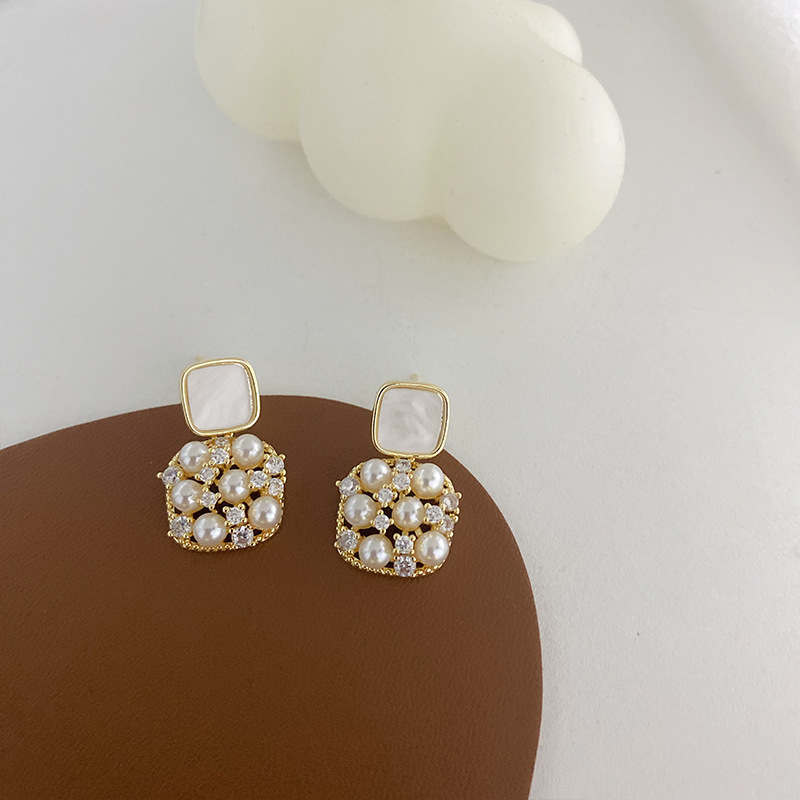 Korean square pearl earrings for women, retro Hong Kong style, hollowed-out style, high-end design sense, stud earrings details Picture