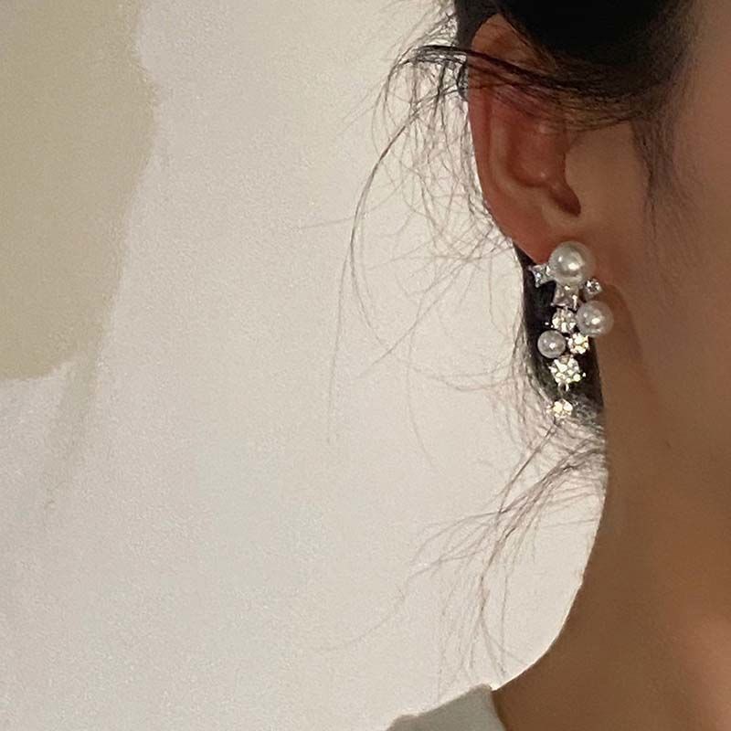 S925 Silver needle Korean-style geometric pearl earrings for women, with a light luxury and high-end feel, a cold style hip-hop earring, trendy and exquisite Application Scenario