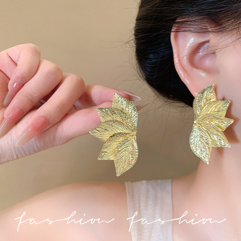 Gold and silver dual-color leaf-shaped textured earrings, symmetrical cross-border earrings, five-leaf multi-layered accessories Specification drawing