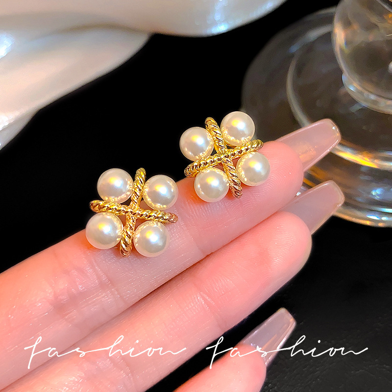 Cross-shaped niche design pearl stud earrings, French retro style, light luxury and high-end feel, simple earrings for women full figure