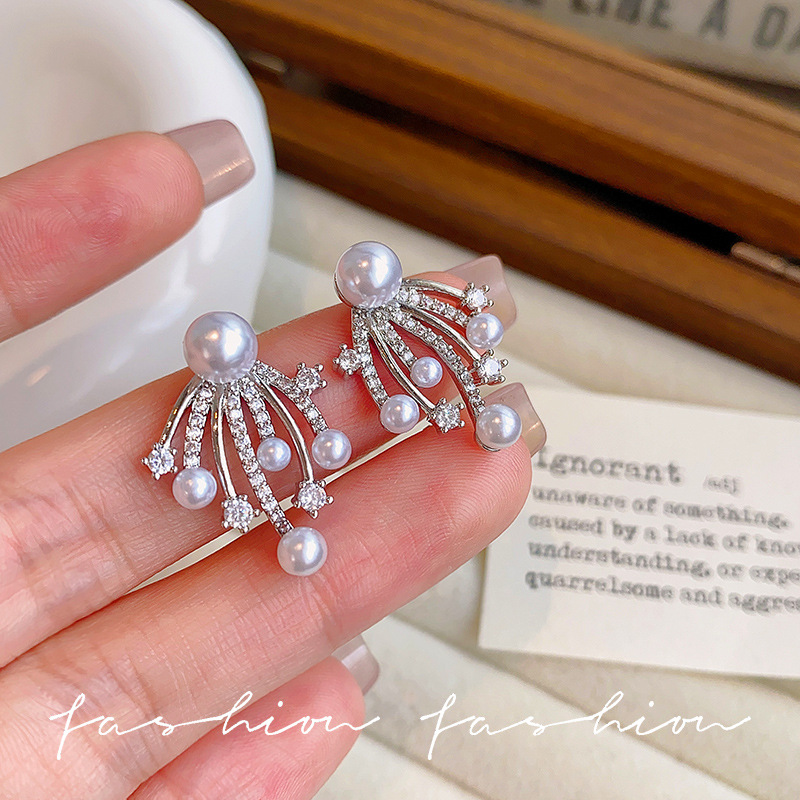 Silver firework pearl earrings with a light luxury and high-end feel, a new bestseller in 2025, French-style stud earrings, a niche ear accessory for women full figure