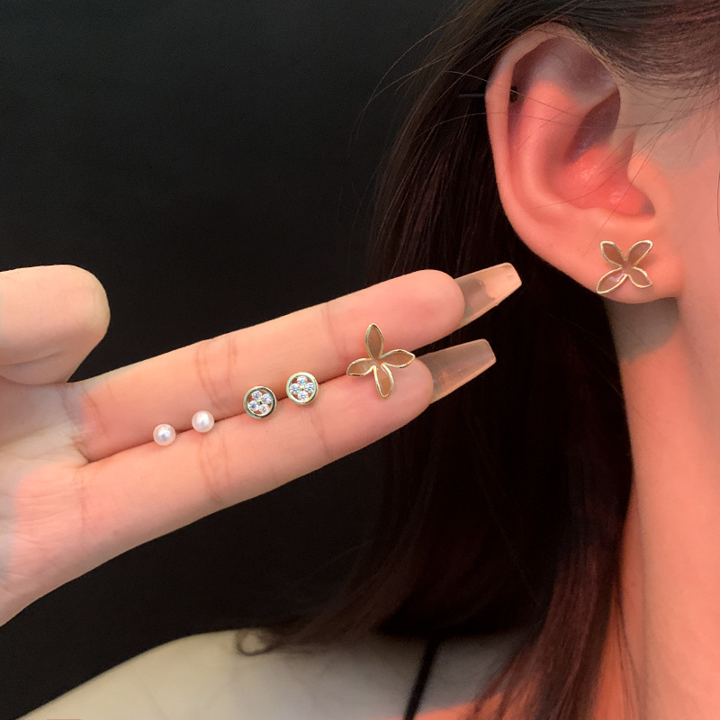 Three pairs of maple leaf ear-nourishing earrings in Korean style, small, fashionable and elegant, versatile pearl stud earrings, high-end earrings wholesale Application Scenario