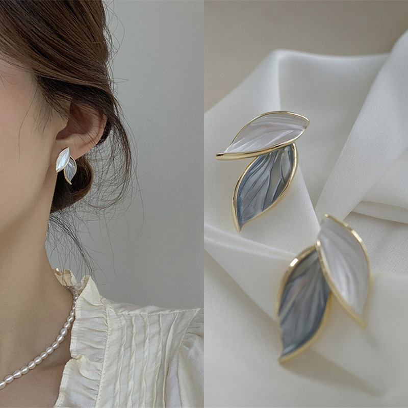 Korean S925 silver needle simple ins style leaf earrings, women's unique and high-end design sense stud earrings, forest-themed earrings for women full figure
