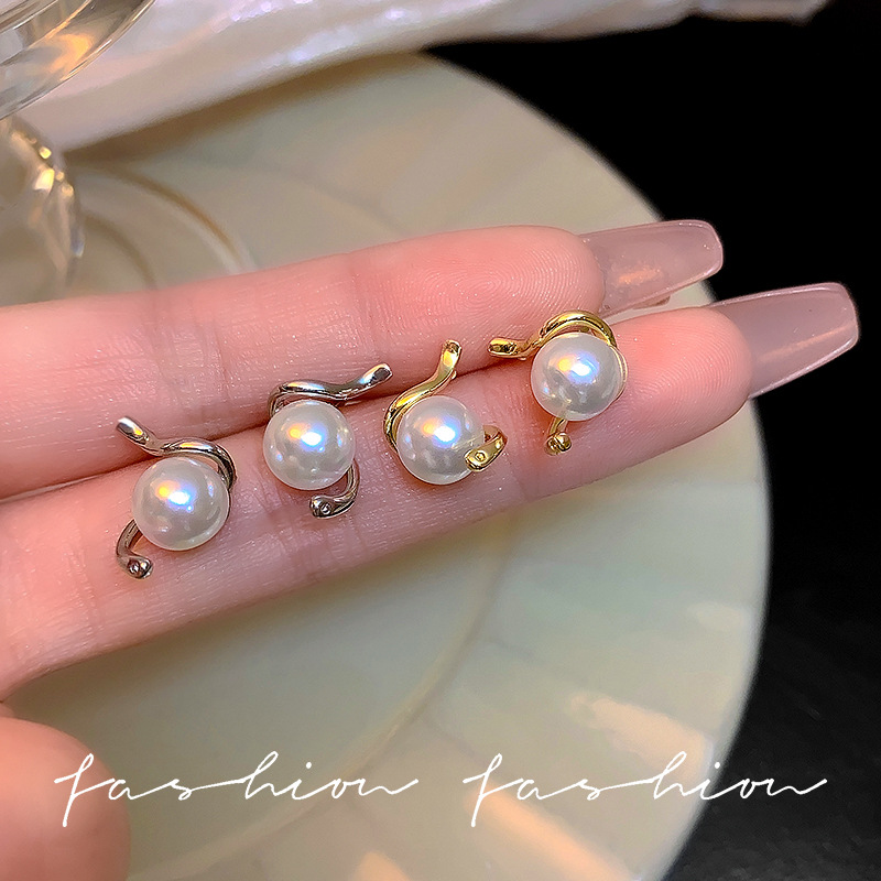 Japanese and Korean light luxury geometric wound pearl earrings for women, versatile ear studs for commuting in Japan and South Korea, high-end and elegant earrings with silver needles Specification drawing