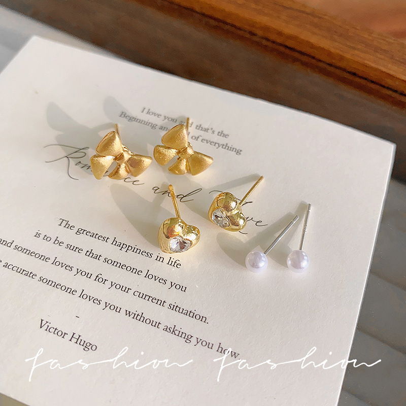 Six-piece set of ear-piercing pearl stud earrings, three-piece set, no need to remove earrings for sleeping, simple heart-shaped earrings for women Specification drawing