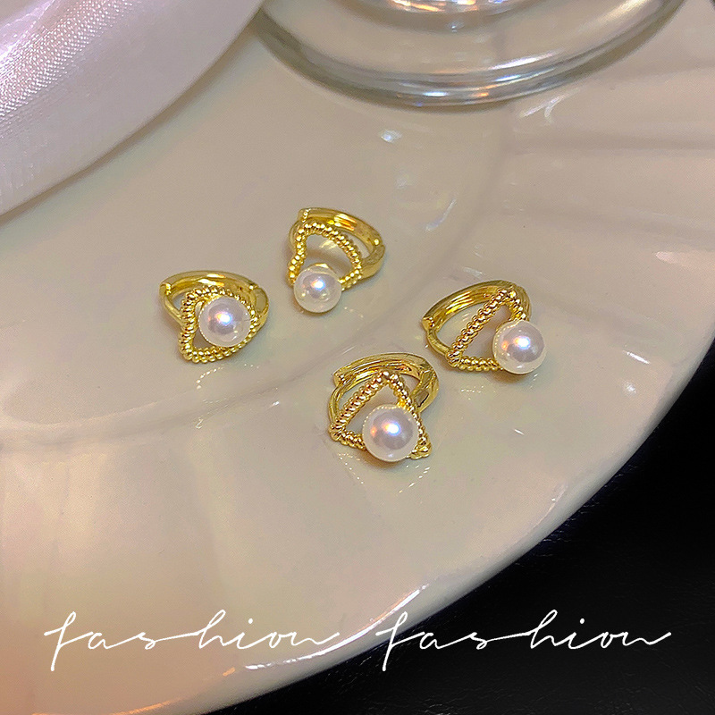Simple triangular pearl ear buckles and stud earrings for women, Japanese and Korean style, small, fashionable, versatile, simple and high-end, exquisite earrings Specification drawing