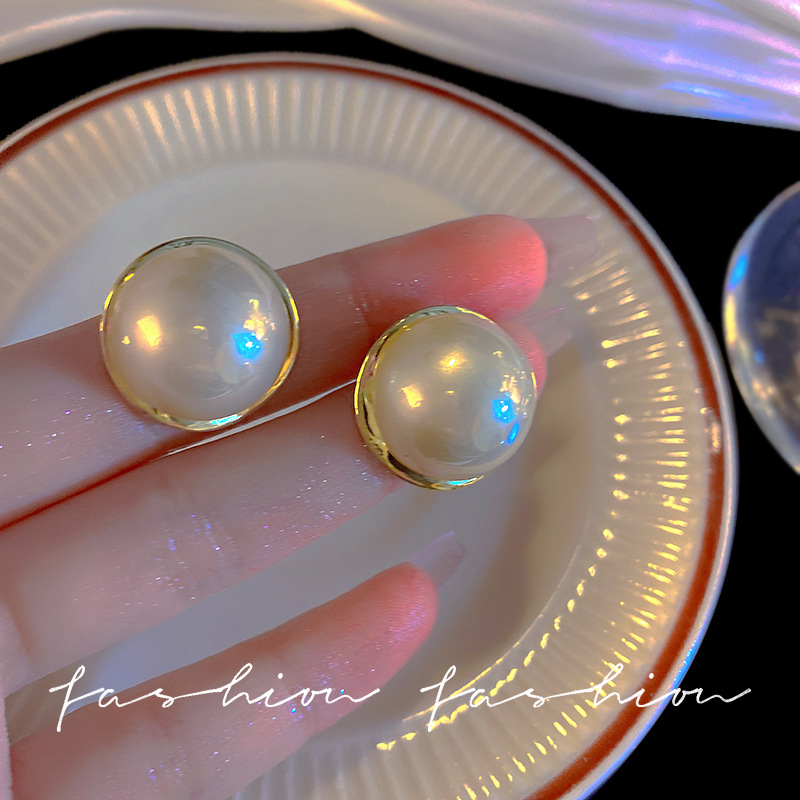 French large pearl stud earrings with a unique design sense and retro style for women, 2023 new trendy and stylish high-end earrings for socialites Specification drawing