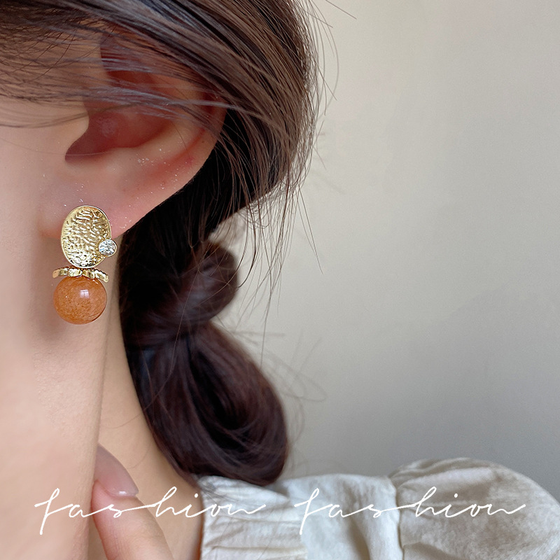 Unique and irregular-shaped metal stud earrings, new 2024 trendy and niche design sense, high-end light luxury and fashionable earrings for women details Picture