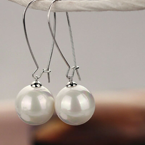 Large pearl earrings, women's mother-of-pearl, new trendy style, Japanese and Korean personality, the same style of earrings for Internet celebrities, fashionable and exaggerated Application Scenario