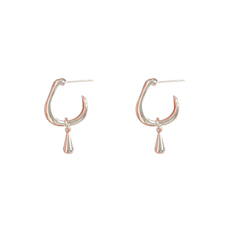 Irregular metal teardrop stud earrings, a new bestseller for women, exude a light luxury and high-end vibe, with a cold and fashionable style and versatile earrings and accessories Item Picture