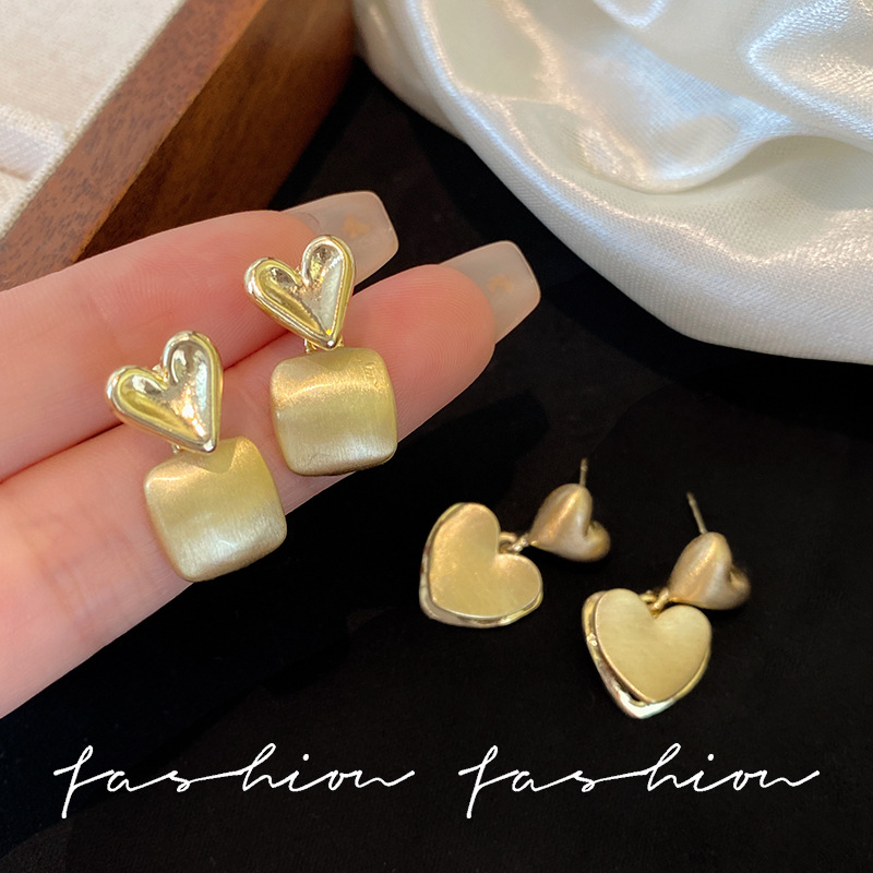 Brushed square earrings for women 2025 New bestsellers, high-end heart-shaped earrings, light luxury and niche stud earrings wholesale full figure