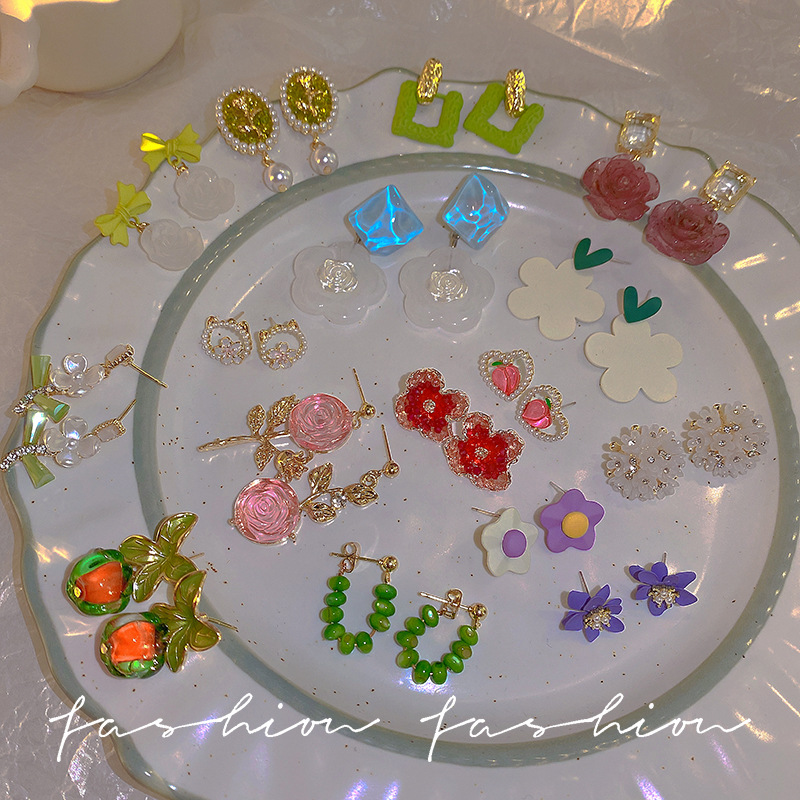 Wholesale of 925 Silver Needle Spring/Summer Fresh and Delicate Flower earrings, feminine elegance and high-end sophistication, and niche pearl stud earrings Specification drawing