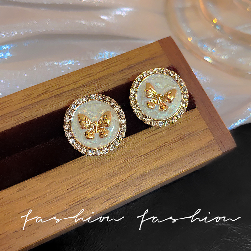 925 Silver Needle butterfly Stud Earrings for women, a niche design sense high-end earring, a French retro ear accessory for elegant socialite Specification drawing
