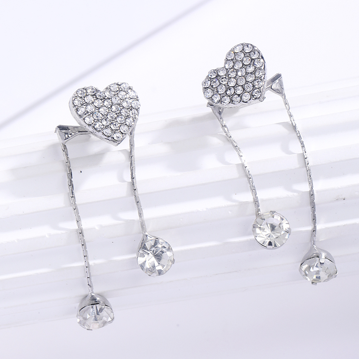 Cross-border new style, elegant and creative semi-hosted diamond tassel heart-shaped earrings, fashionable, light luxury, individual and high-end earrings Specification drawing