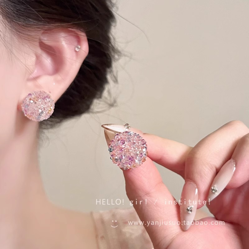 Korean-style pink heart-shaped round stud earrings for women, unique and exquisite design sense, light luxury, simple and fashionable, versatile earrings Specification drawing