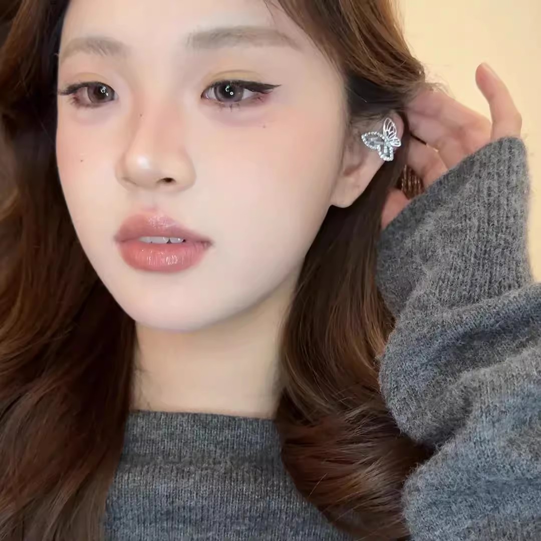 The exquisite zircon butterfly hollowed-out symmetrical stud earrings are a light luxury, niche and versatile accessory for women Specification drawing
