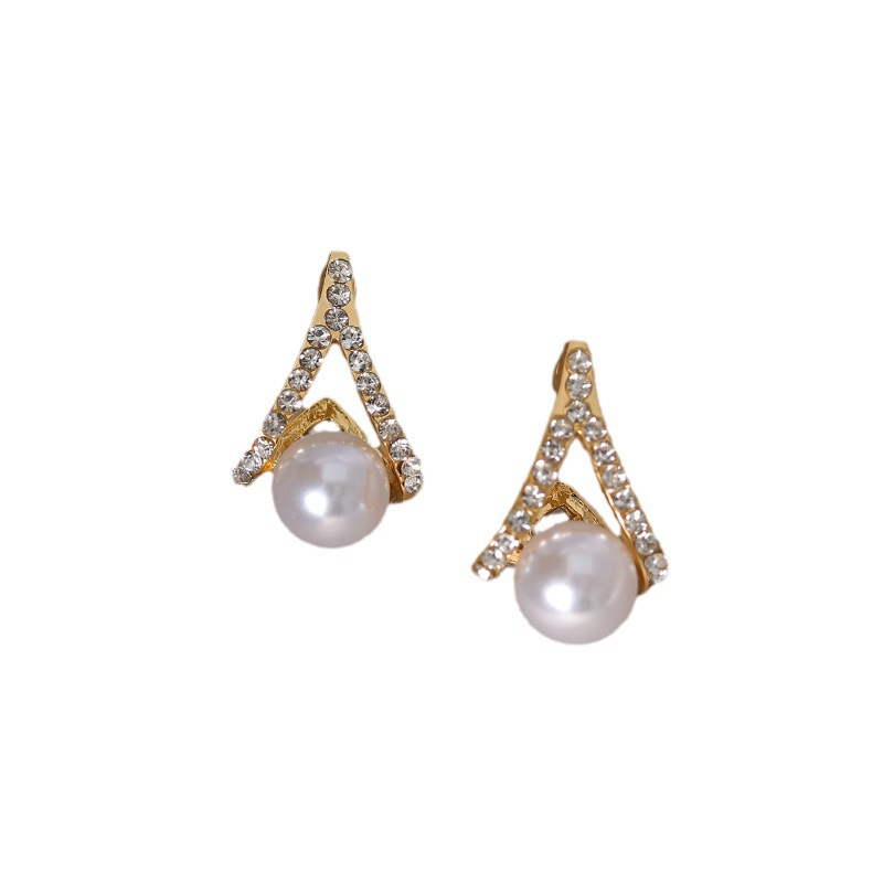 S925 Silver Needle fashionable French retro pearl earrings, unique and niche design, high-end stud earrings, elegant and versatile earrings Item Picture