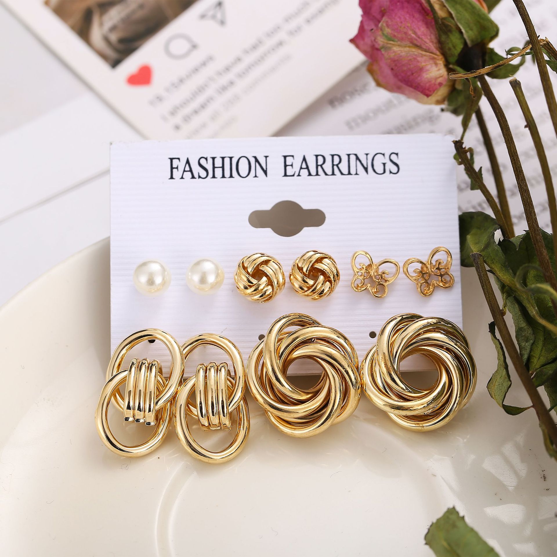 A set of 11 pieces of fashionable and elegant women's earrings featuring retro exaggerated heart-shaped stud and twisted twist earrings that are selling well across borders from Europe and America Specification drawing