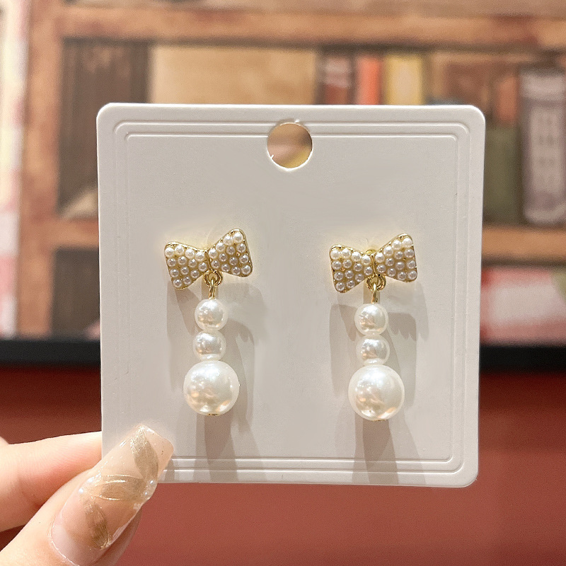 Chanel style bow slightly inlay pearl earrings, silver needle light luxury high-sensitivity earrings, versatile and elegant tassel earrings for women Specification drawing