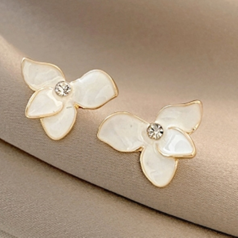 S925 Silver Needle Korean summer Fresh White petal Zircon new trendy trendy stud earrings for women full figure