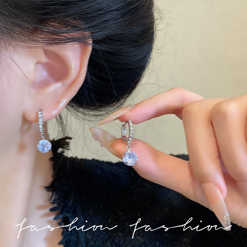 Korean version exquisite small diamond ear loops, silver needle small ball dynamic earrings, women's simple and elegant super shiny ear buckle earrings wholesale Application Scenario