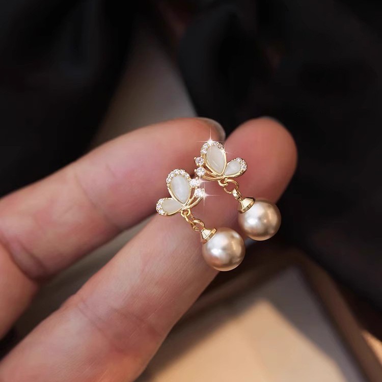 French butterfly champagne-colored pearl earrings for women, exquisite and unique commuter style earrings, a new bestseller in 2025 details Picture