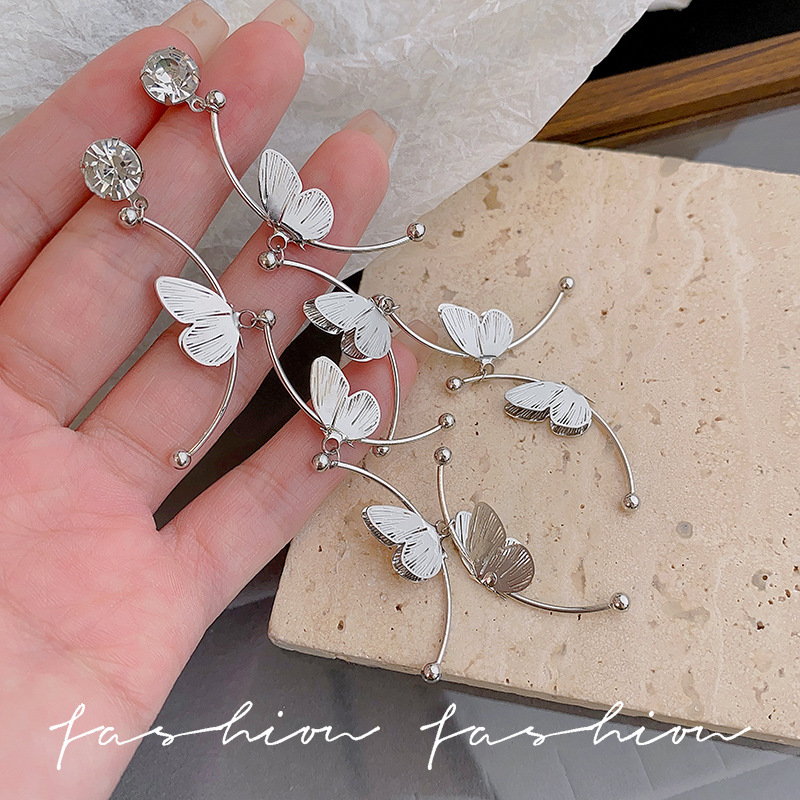 Long, dynamic butterfly wing tassel stud earrings with a cool and refreshing feel, high-end and ethereal style, light luxury and exquisite earrings Specification drawing