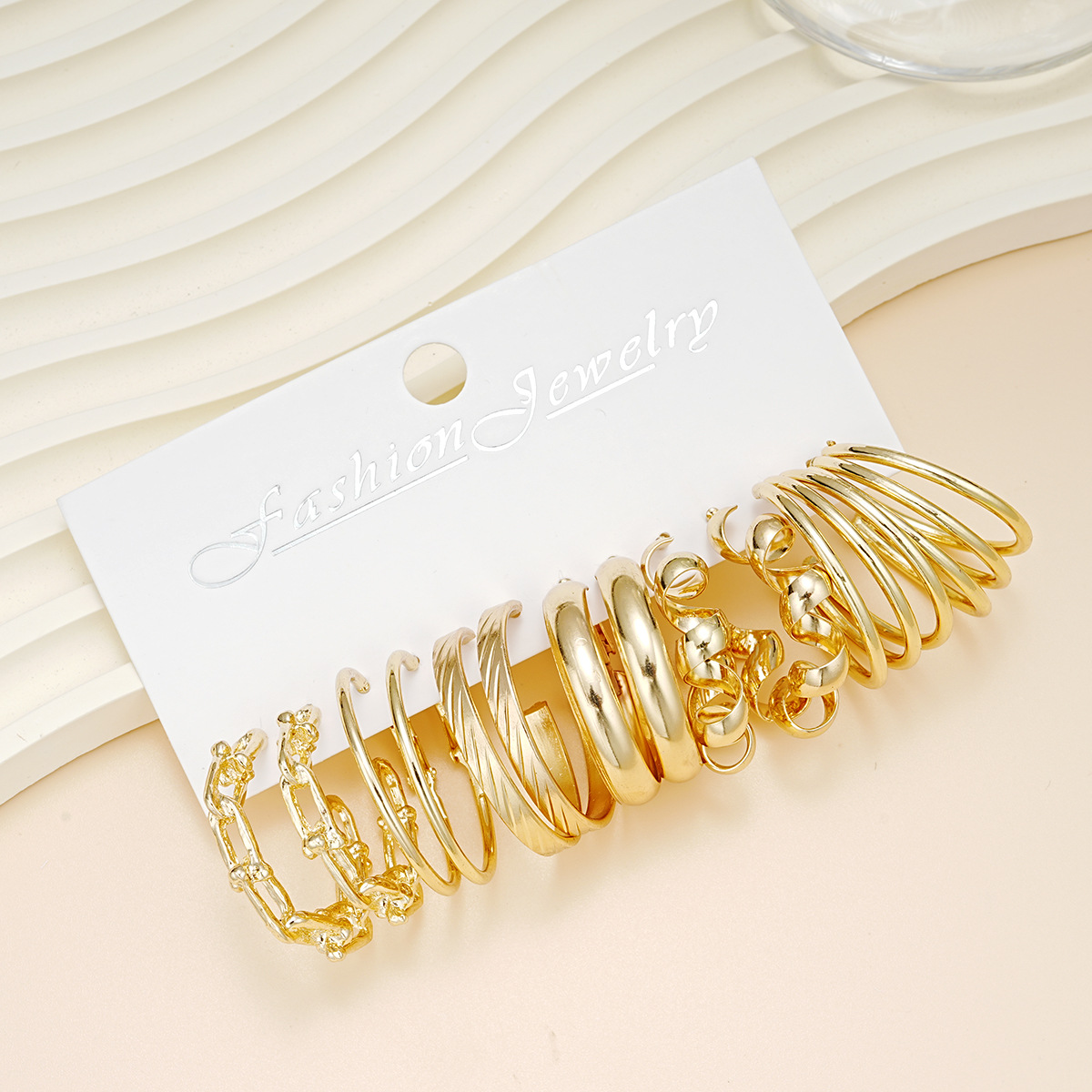 A new set of retro and high-end earrings with a twisted three-tube chain in gold for women, featuring cross-border styles from Europe and America Specification drawing