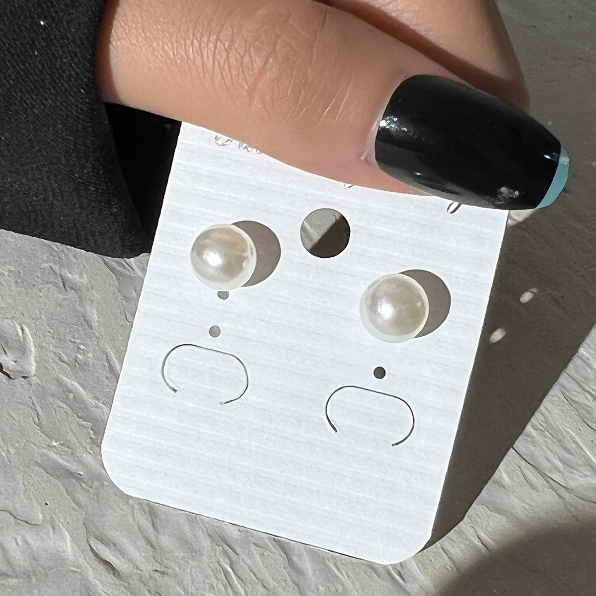 Cross-border new trendy French retro imitation pearl stud earrings, elegant stud earrings, high-end and light luxury pearl earrings full figure