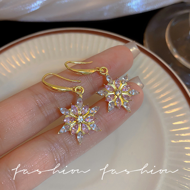Sparkling Zircon snowflake stud earrings, exquisite diamond-encrusted tassel earrings, women's light luxury and high-end style ear hook earrings wholesale details Picture