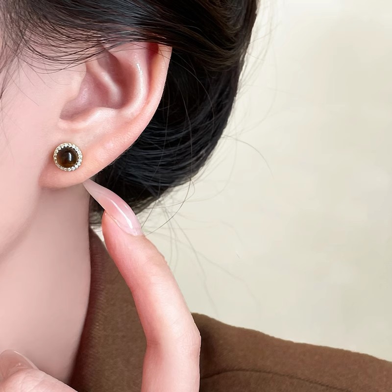 Maillard style imitation tiger's eye stone ear studs, women's retro Hong Kong-style earrings, simple, light luxury, niche and high-end earrings, silver needles Specification drawing