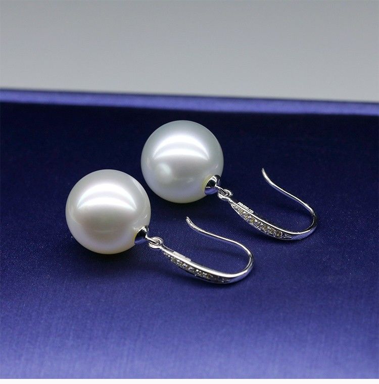 Seawater pearl earrings, multi-colored women's silver diamond-grade zircon mother-of-pearl perfectly round and flawless earhook earrings, women's Application Scenario