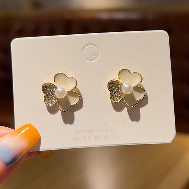 925 Silver Needle Petal Four-leaf Clover Stud Earrings for Women, mother-of-pearl cold Style earrings, new trendy earrings Specification drawing