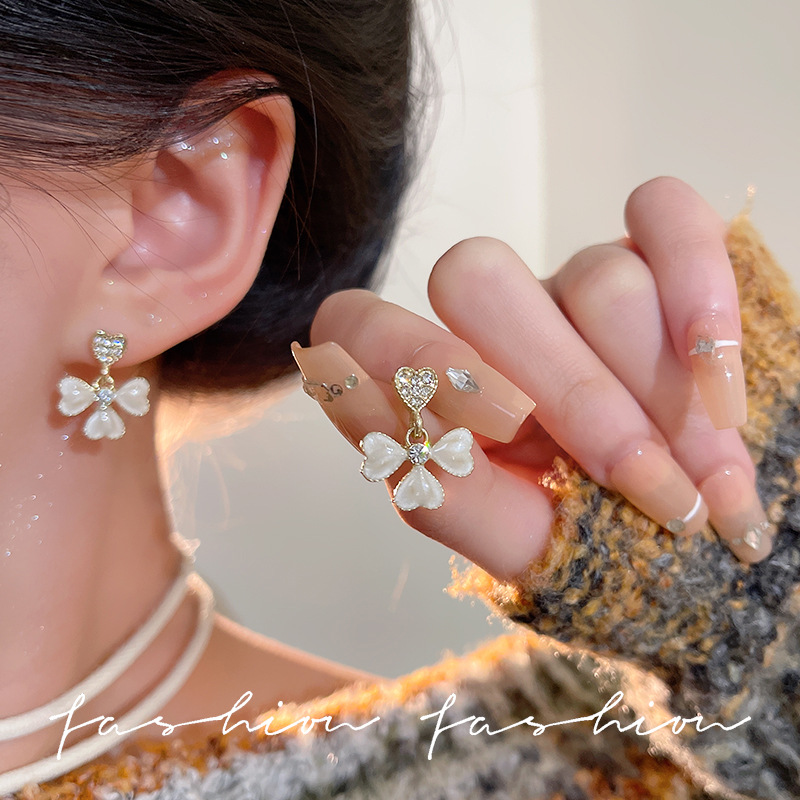High-end French heart-shaped flower stud earrings for women, 925 silver needle long tassel earrings, a niche design for commuting earrings details Picture