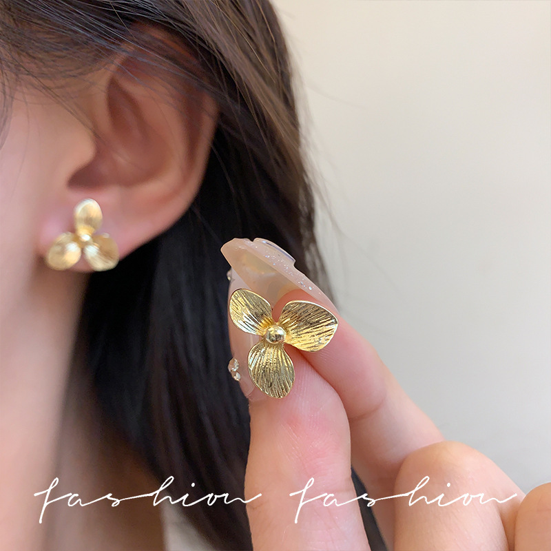 Unique and niche texture metal petal stud earrings, small, fashionable and exquisite earrings, light luxury and high-end feel, French earrings trend details Picture