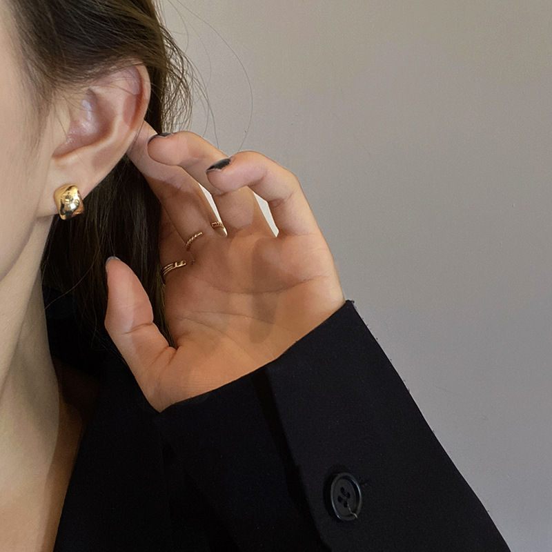 New golden glossy bean stud earrings 2025 bestseller earrings, a simple and elegant, niche and versatile accessory for women Application Scenario