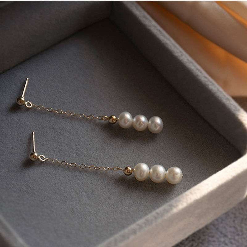 A new, trendy Hong Kong-style bestseller featuring long bevel pearl stud earrings that are gentle and anti-allergy for women on Instagram full figure