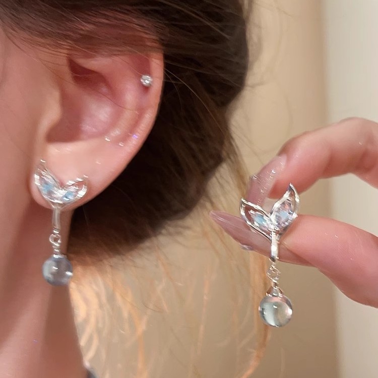 Summer fishtail beaded pendant earrings exude a sense of feminine sophistication and a touch of light luxury. Versatile stud earrings and long tassel earrings full figure