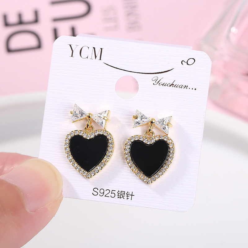 New heart-shaped earrings for youth, Korean diamond-encrusted fashion earrings, in an ins style, sweet and girlish, with multiple colors of stud earrings Specification drawing