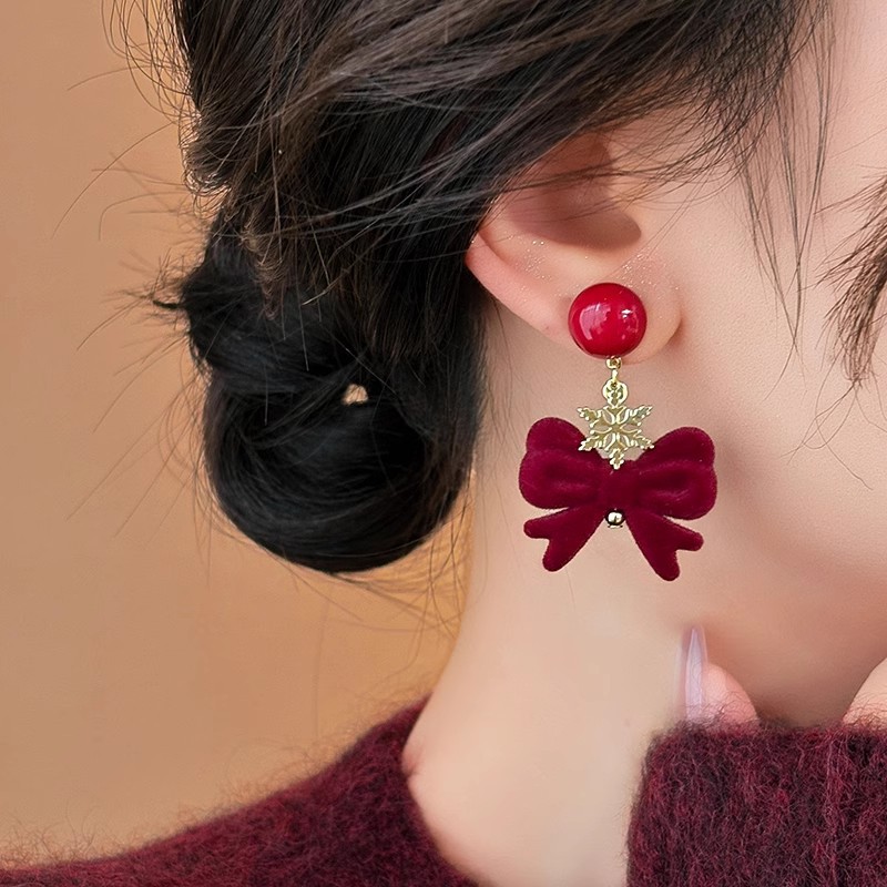 Christmas red bow zircon pearl snowflake earrings, retro, light luxury and high-end stud earrings for autumn and winter details Picture