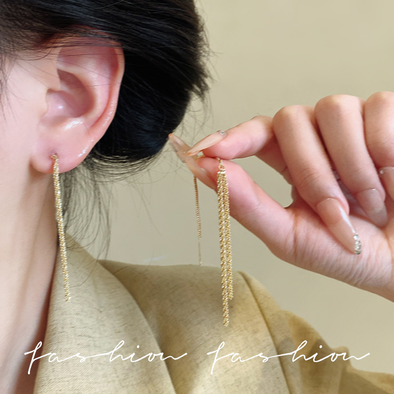 Light luxury and high-end, shimmering Milky Way tassel earrings, long and elegant slimming earrings, Douyin's best-selling ear strings Application Scenario