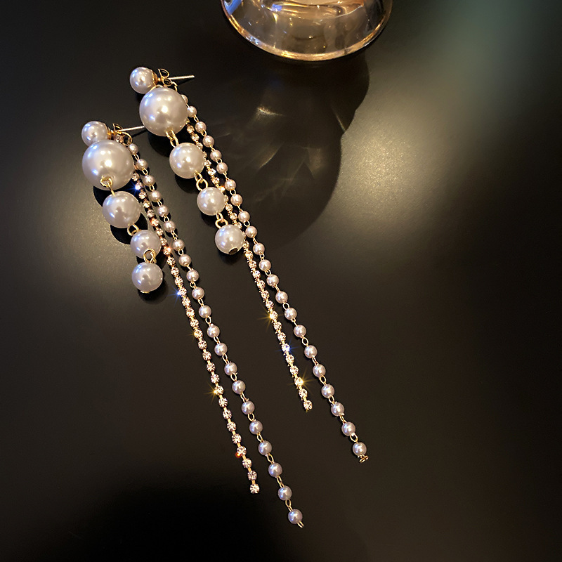 Diamond-encrusted pearl tassel earrings, European and American style long earrings, fashionable and trendy earrings wholesale details Picture