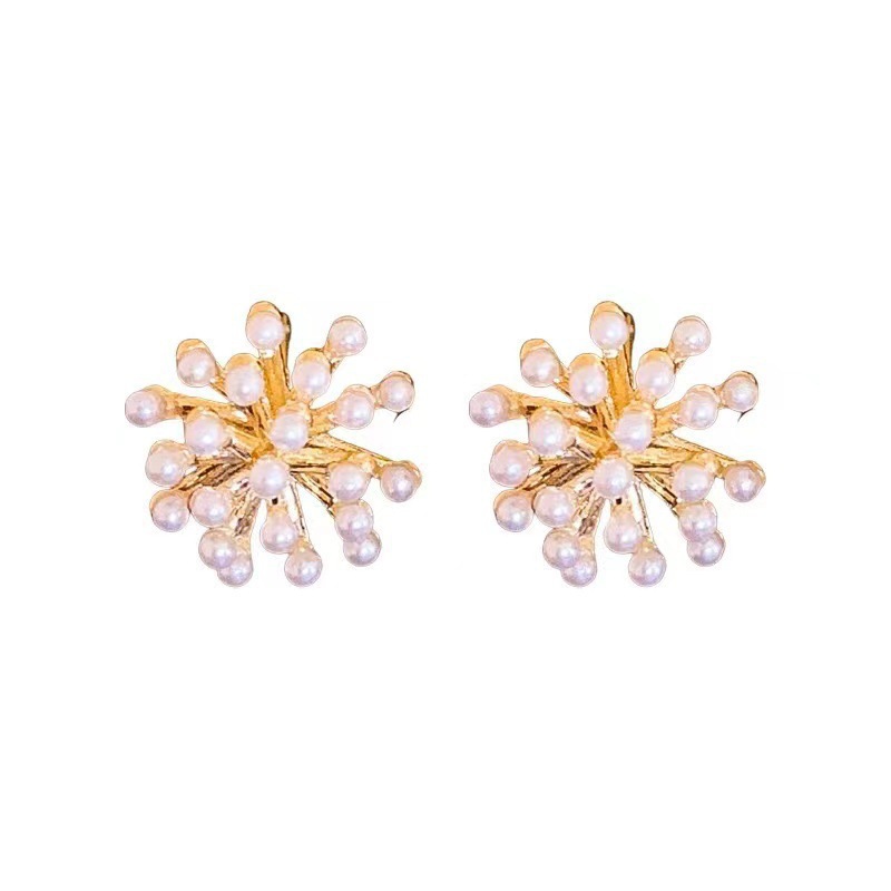 Small and exquisite popcorn pearl stud earrings with a noble and elegant demeanor, fashionable and versatile, high-end female Internet celebrity commuting earrings Item Picture