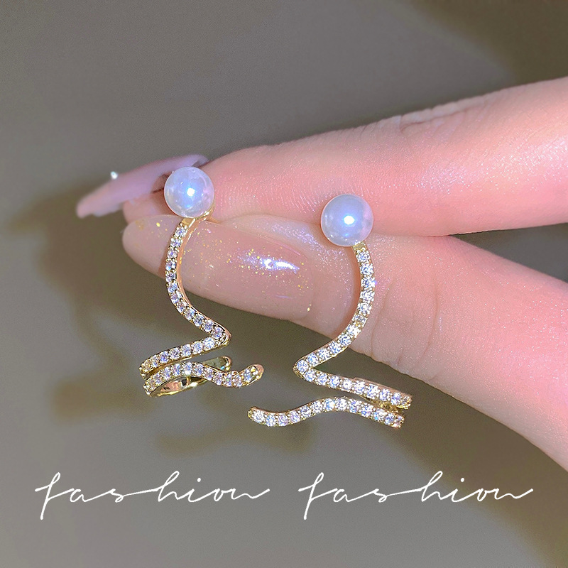 S925 Silver needle Korean pearl earrings, diamond-encrusted wavy, fashionable and versatile stud earrings, high-end and personalized long earrings full figure