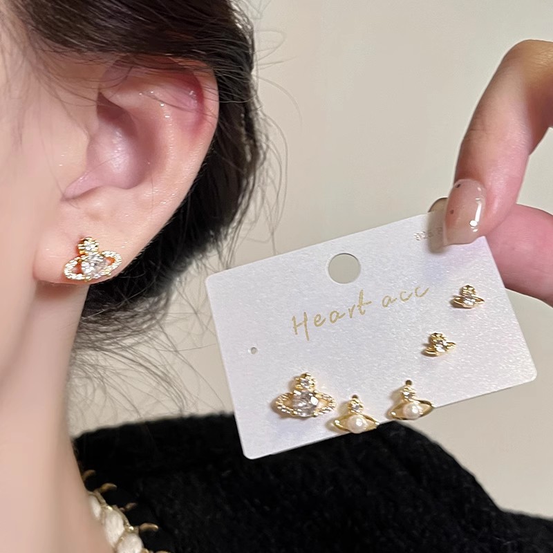 Planet Ear Stud Six-piece Set for women, no need to remove ear bone stud for sleeping, high-end and light luxury earrings, small double ear hole earrings Application Scenario