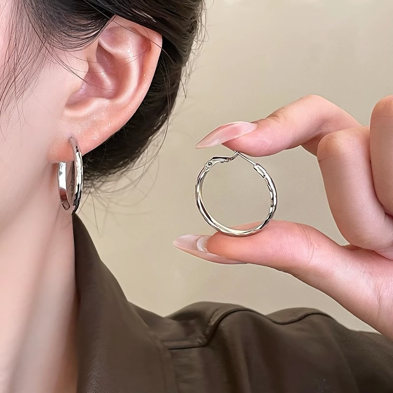 Round and square face twisted plain ring earrings, women's unique and exaggerated style circle earrings, 2025 new high-end earrings Specification drawing