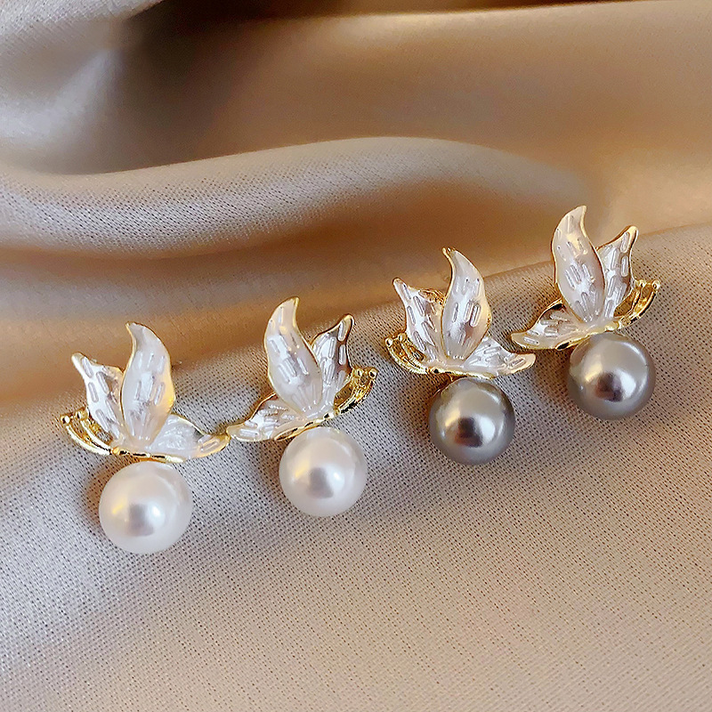 925 Silver needle unique, niche, light luxury, high-end pearl butterfly earrings, fashionable and elegant stud earrings, women's accessories from Yiwu full figure
