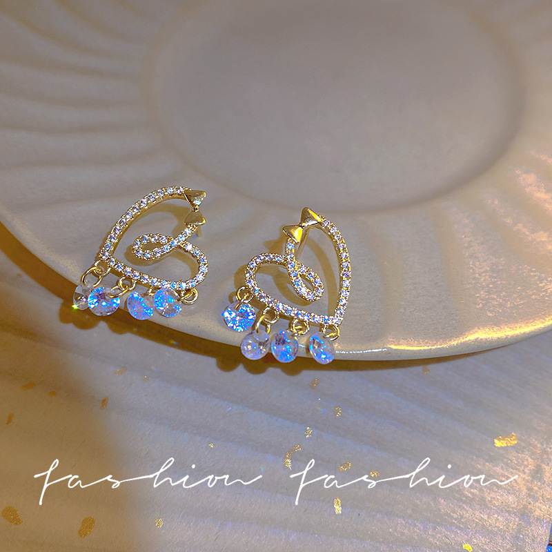 925 Silver Needle diamond-encrusted zircon tassel heart earrings, Korean fashionable and versatile stud earrings, simple and elegant earrings wholesale Application Scenario