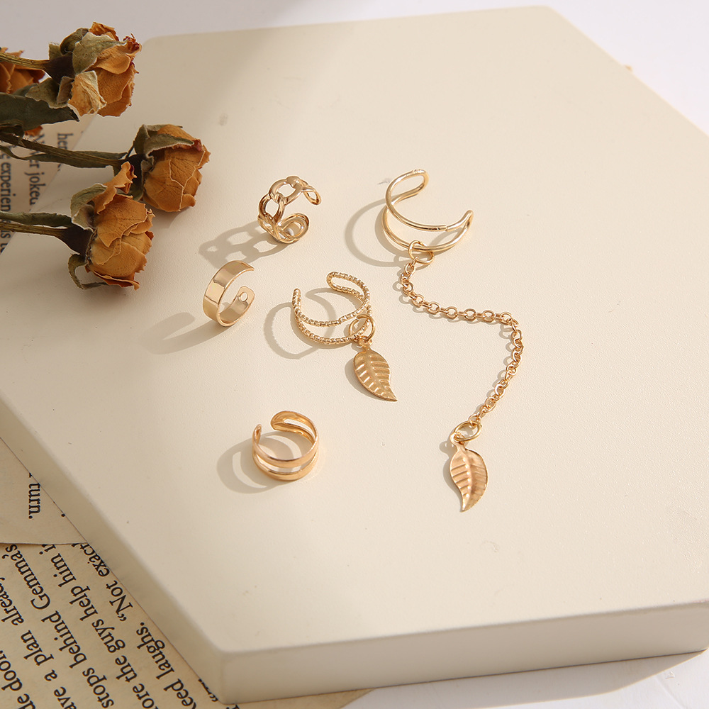 Cross-border Leaf no-ear hole Ear Bone Clip Set of 5 pieces, creative and personalized golden chain double-layer metal C-shaped ear clips Application Scenario